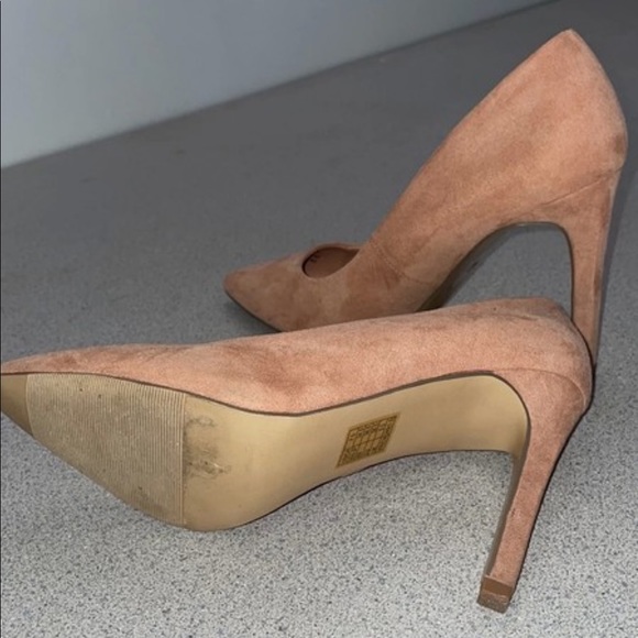 Closed pointy toe heels - Picture 3 of 6